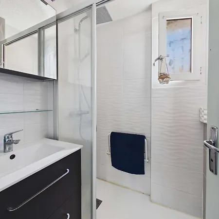 Maison Mitoyenne Avec Piscine - 4 Pers. - Fr-1-326-878 *